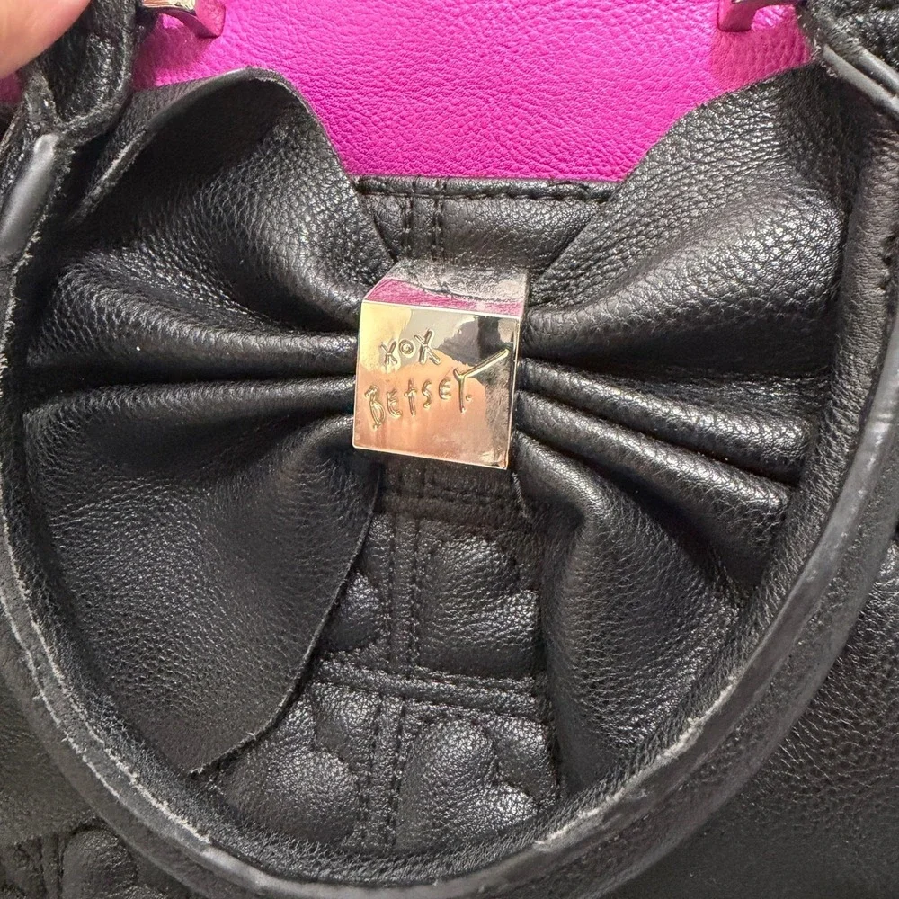 Betsey Johnson Purse Black Pink Heart Quilted Bow Satchel Crossbody Bag Strap
